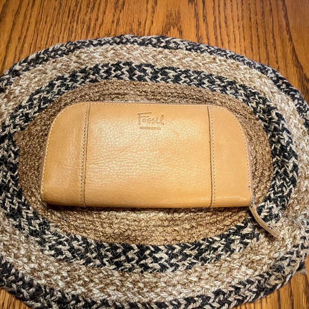 Fossil Women's Tan and Brown Wallet/Credit Card Holder